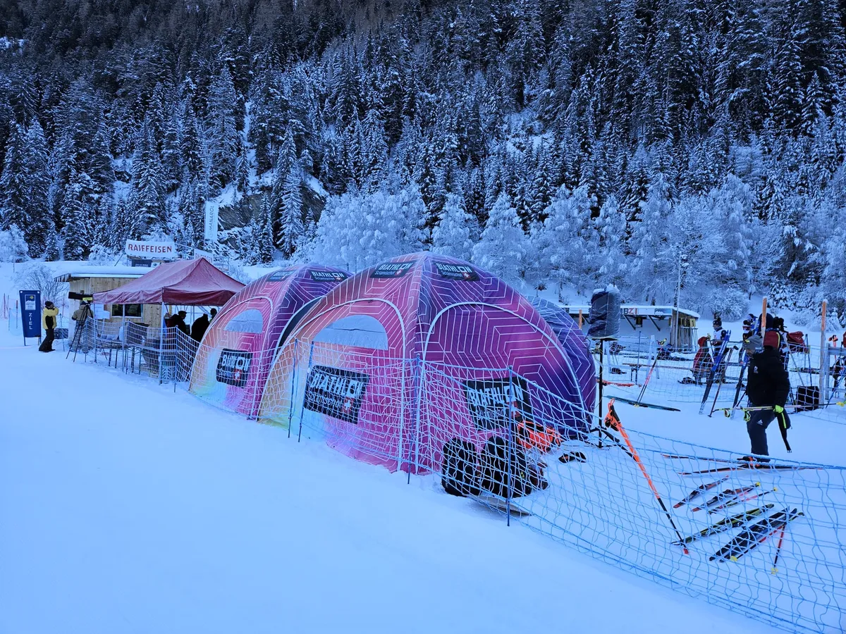 Aufblasbares Dome-Zelt auf einer Eventfläche